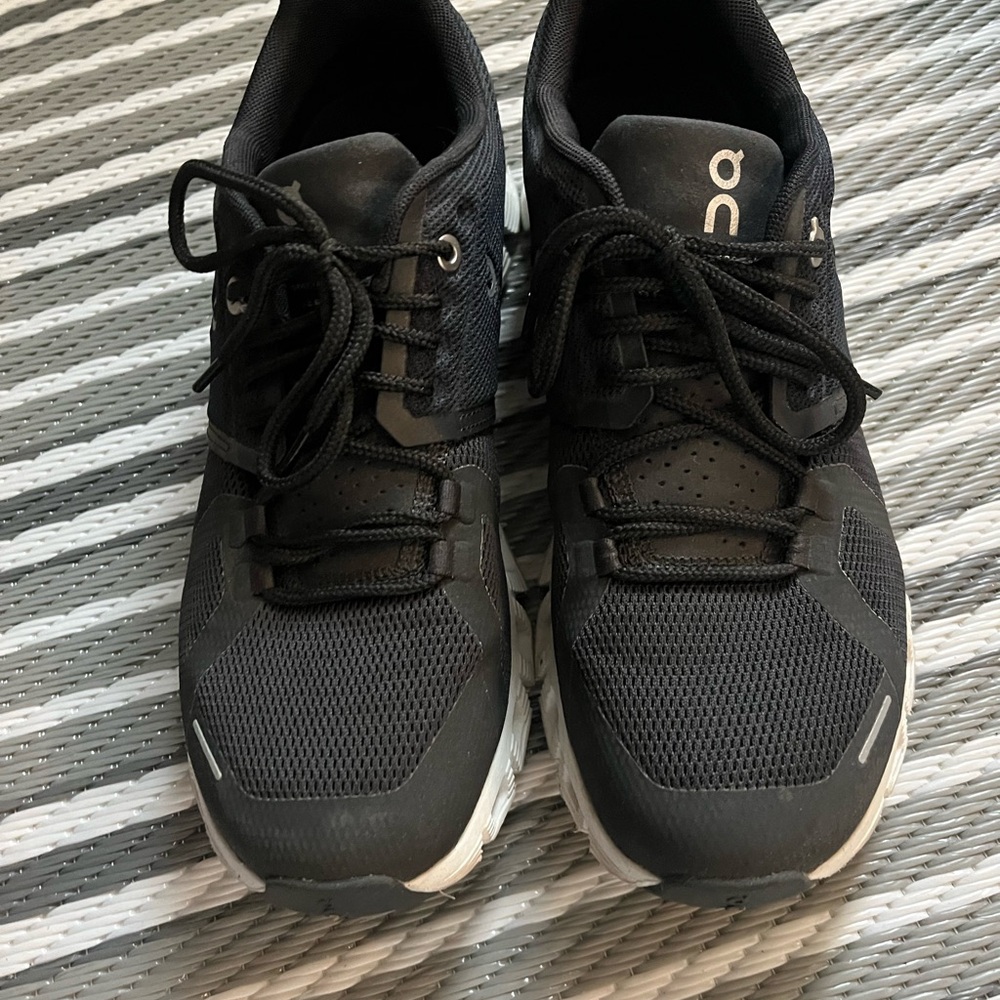 On Running Women’s  Black Running Shoes, EUC, size 8